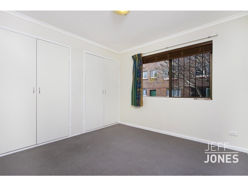 2/84 Victoria Terrace, Greenslopes QLD 4120