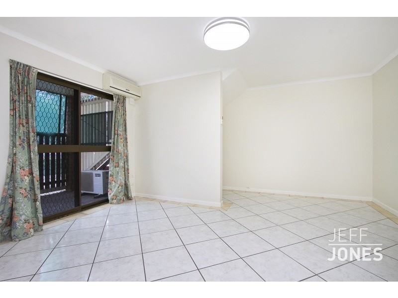 2/84 Victoria Terrace, Greenslopes QLD 4120
