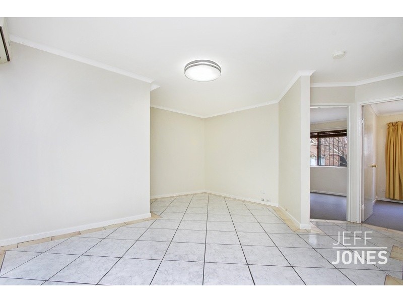 2/84 Victoria Terrace, Greenslopes QLD 4120
