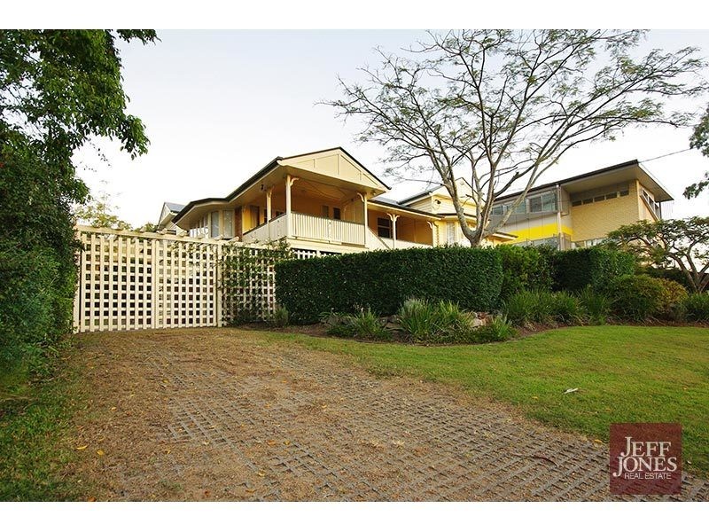 32 Dale Street, Coorparoo QLD 4151