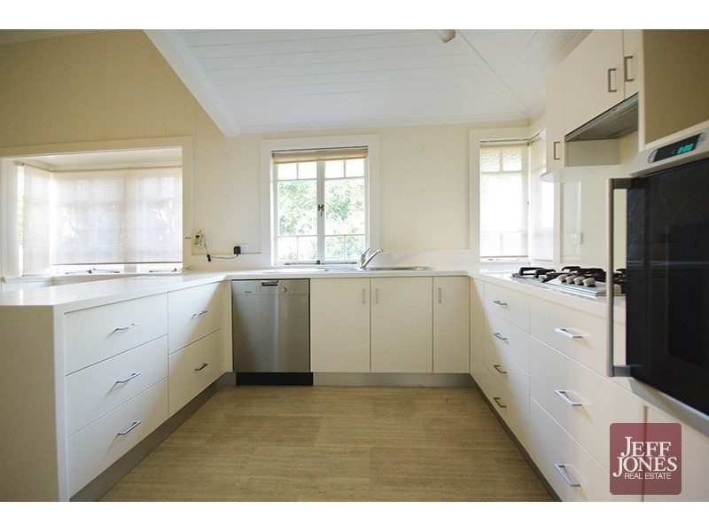 32 Dale Street, Coorparoo QLD 4151