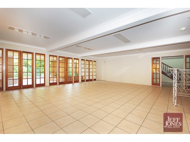 32 Dale Street, Coorparoo QLD 4151