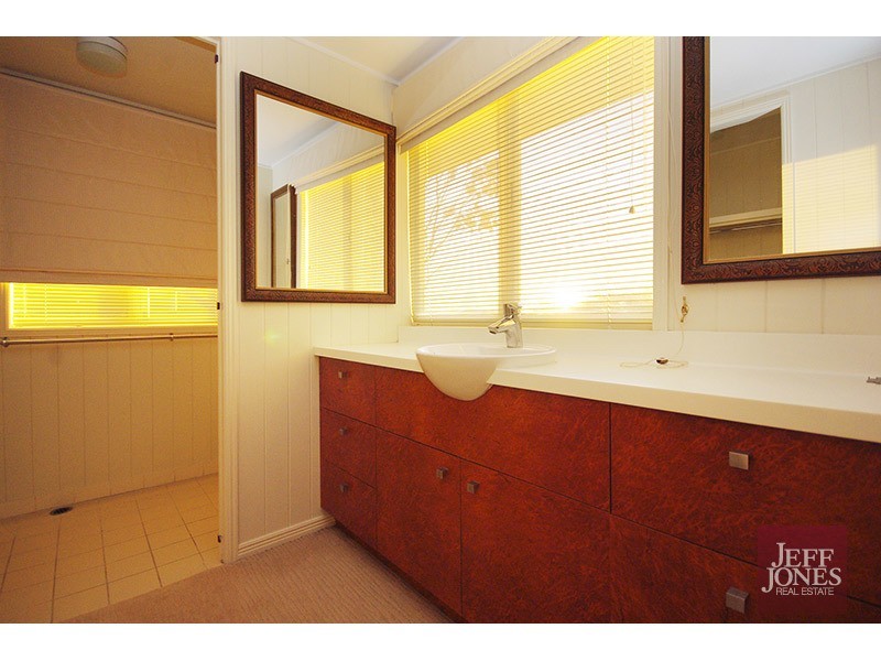 32 Dale Street, Coorparoo QLD 4151