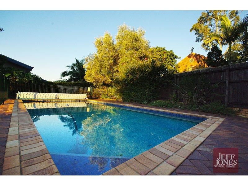 32 Dale Street, Coorparoo QLD 4151