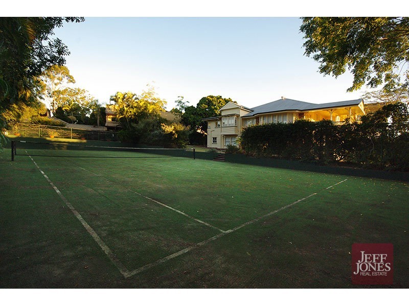 32 Dale Street, Coorparoo QLD 4151