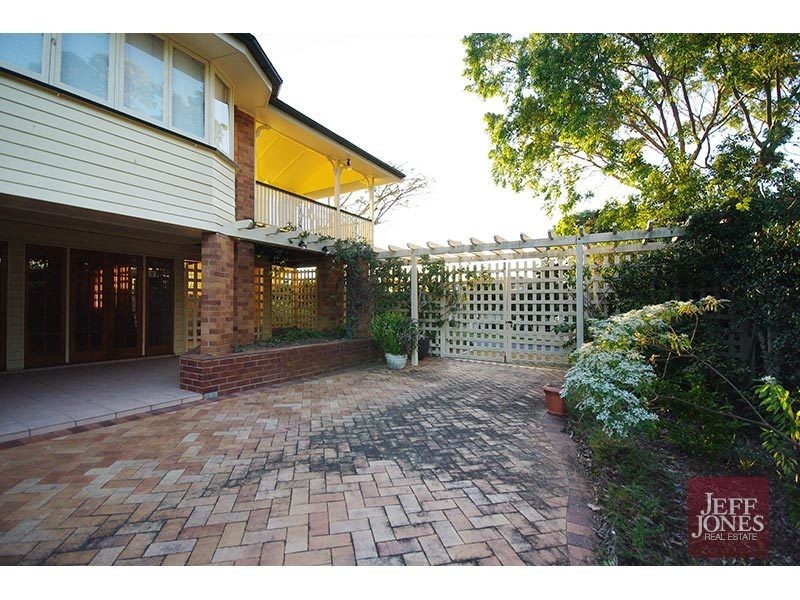 32 Dale Street, Coorparoo QLD 4151