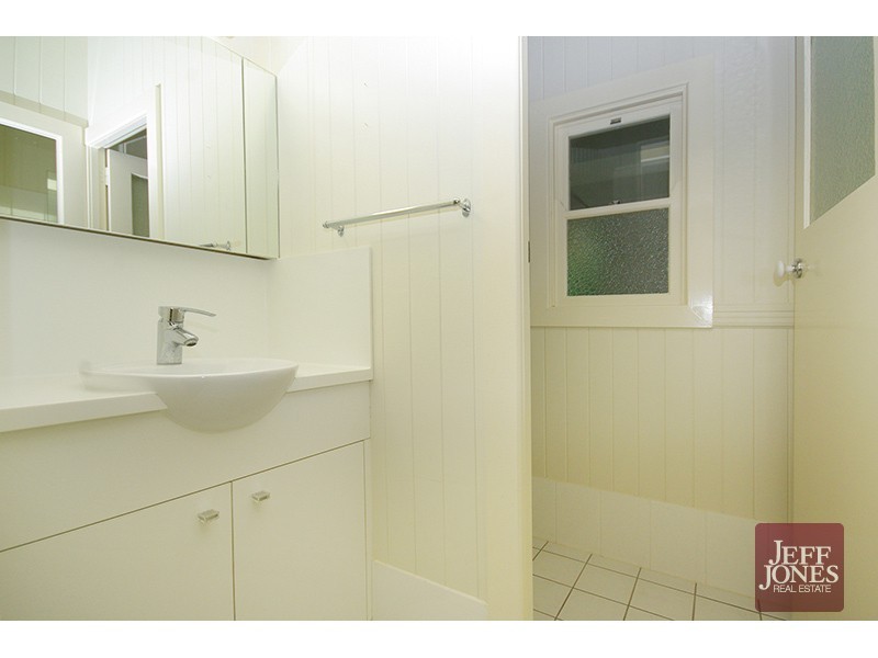 32 Dale Street, Coorparoo QLD 4151