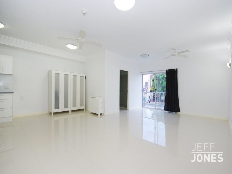 12 Old Cleveland Road, Greenslopes QLD 4120