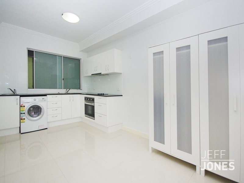 12 Old Cleveland Road, Greenslopes QLD 4120