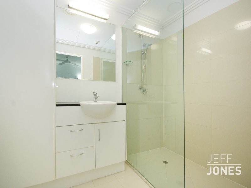 12 Old Cleveland Road, Greenslopes QLD 4120