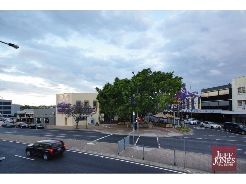 12 Old Cleveland Road, Greenslopes QLD 4120