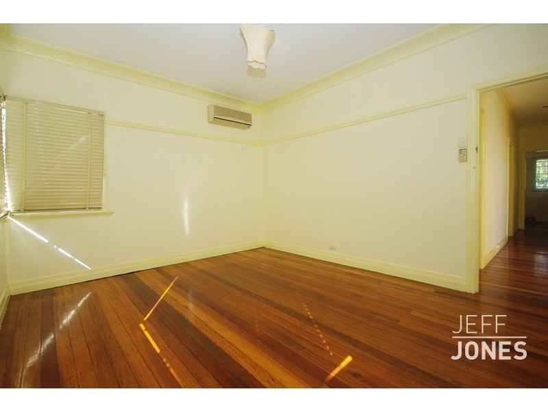 29 Mossgrove Street, Woolloongabba QLD 4102