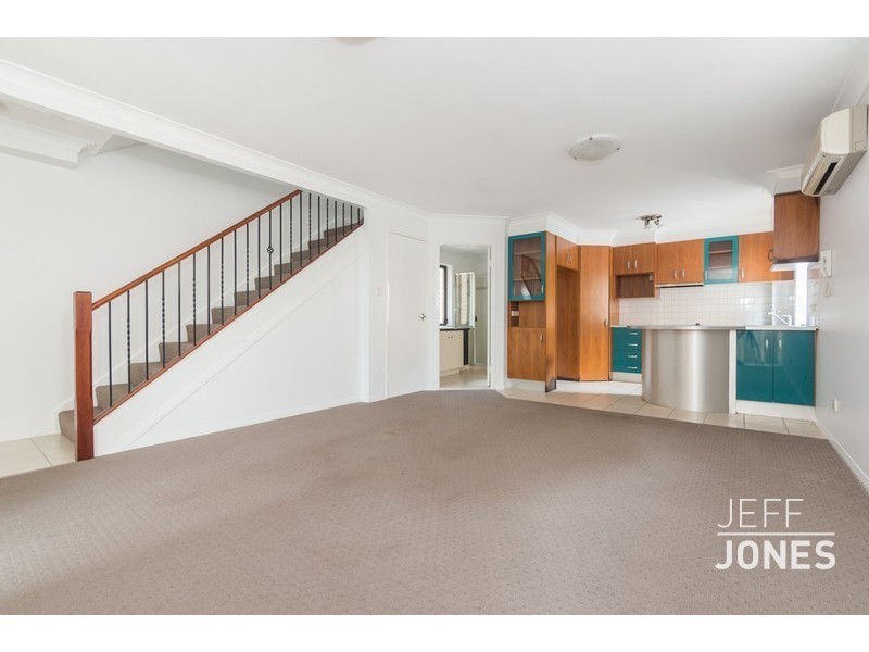 1/52 Knowsley Street, Greenslopes QLD 4120
