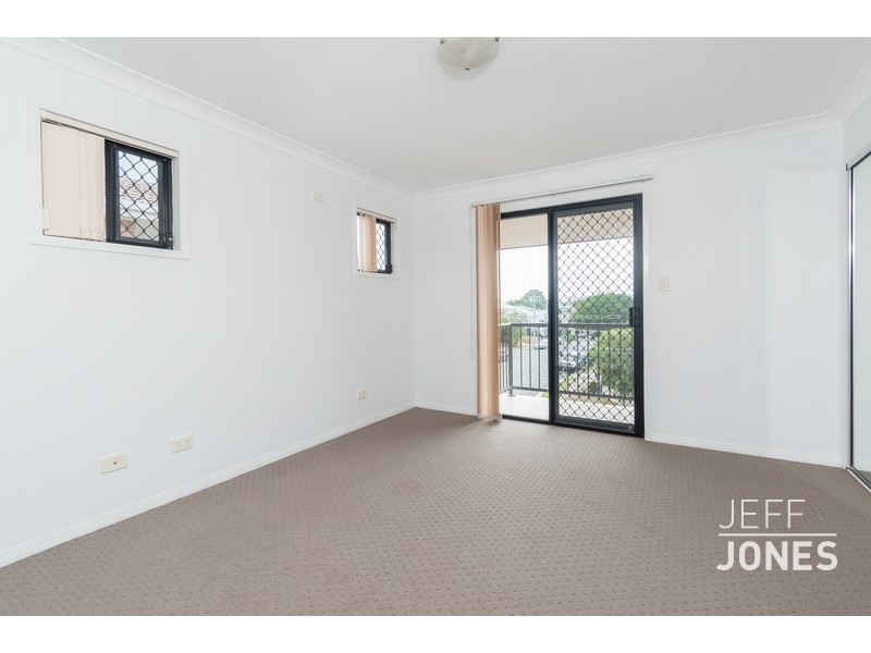 1/52 Knowsley Street, Greenslopes QLD 4120
