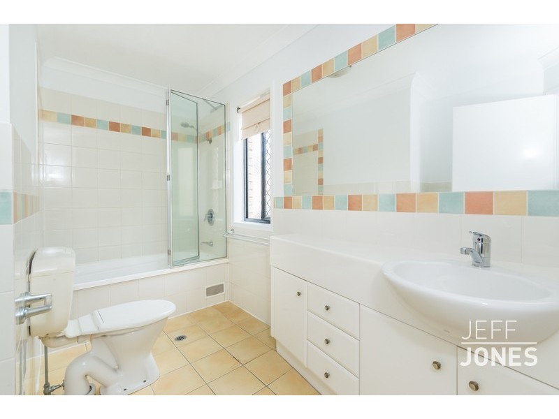 1/52 Knowsley Street, Greenslopes QLD 4120