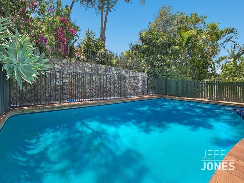 25 Alamine Street, Holland Park QLD 4121