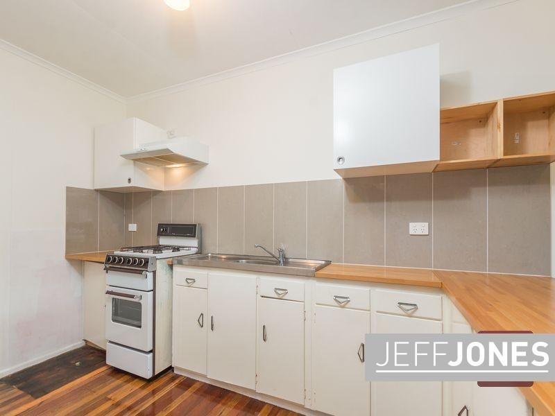 27 Knowsley Street, Greenslopes QLD 4120