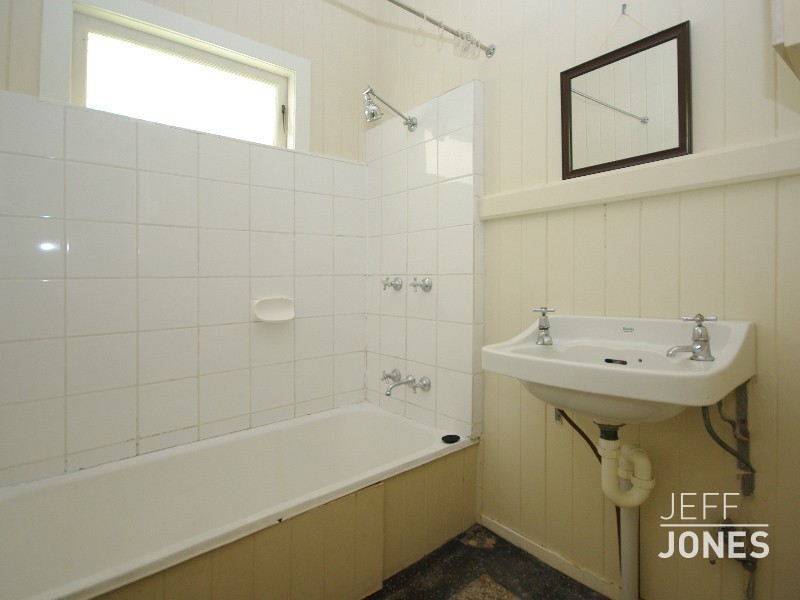 73 Henry Street, Greenslopes QLD 4120