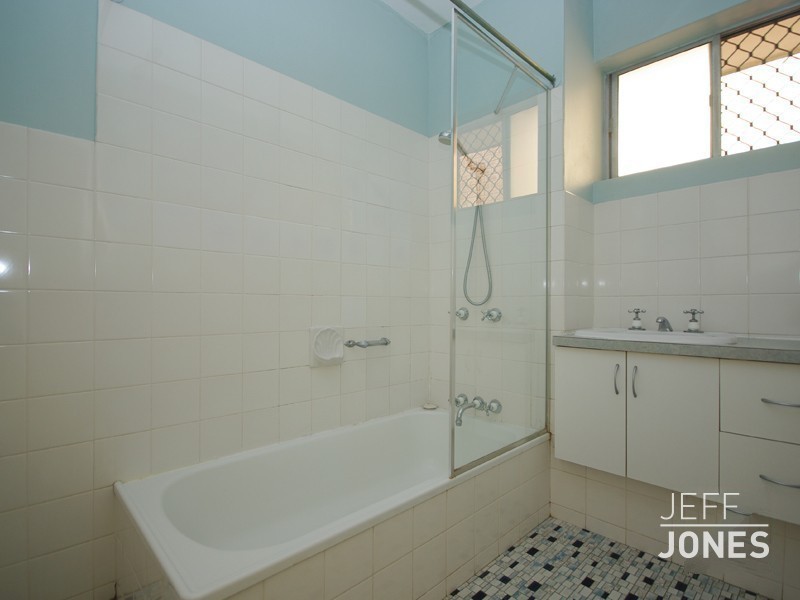 1/58 Rialto Street, Coorparoo QLD 4151