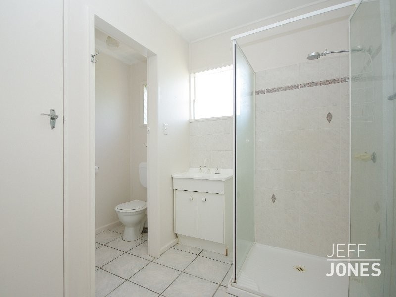 2/36a Newdegate Street, Greenslopes QLD 4120