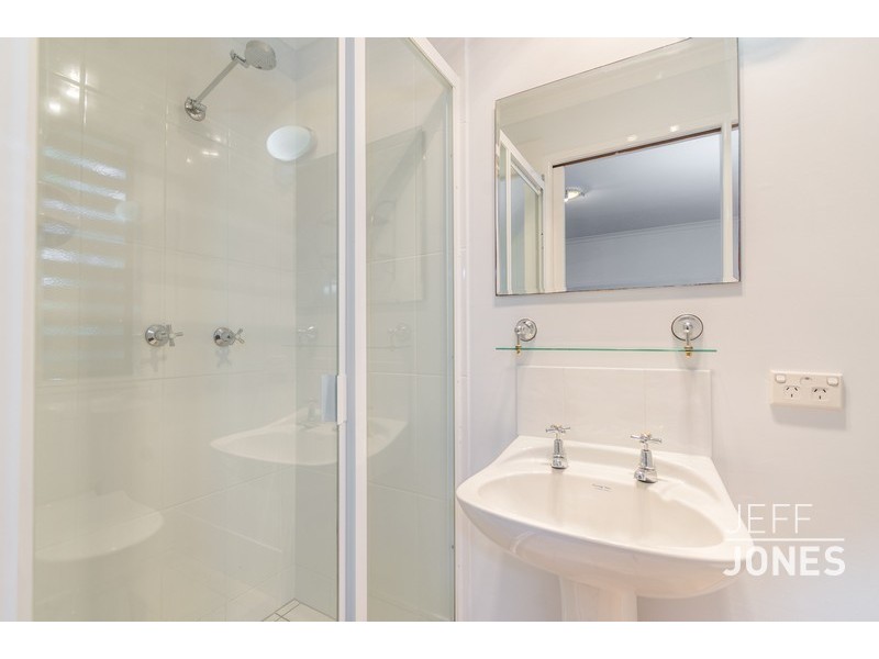 1/6 Flora Street, Greenslopes QLD 4120