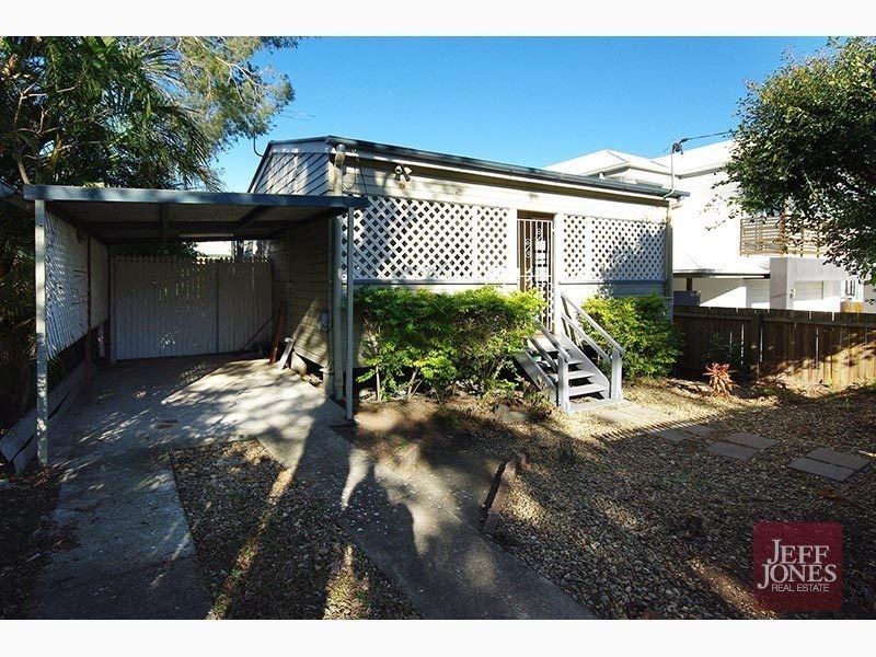 10 Newdegate Street, Greenslopes QLD 4120