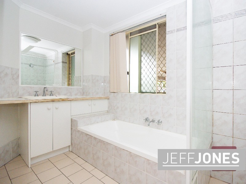 2/163 Juliette Street, Greenslopes QLD 4120