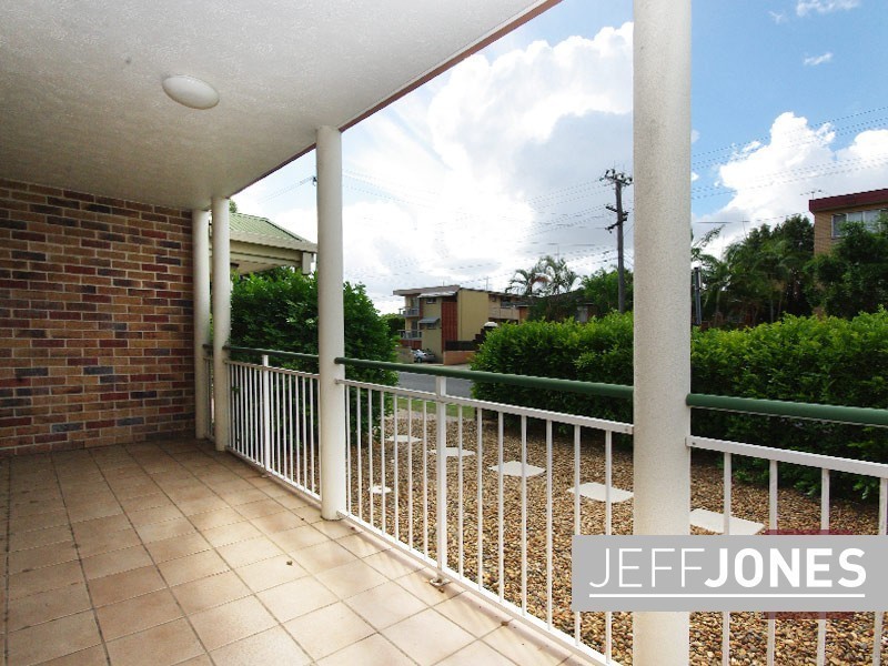 2/163 Juliette Street, Greenslopes QLD 4120