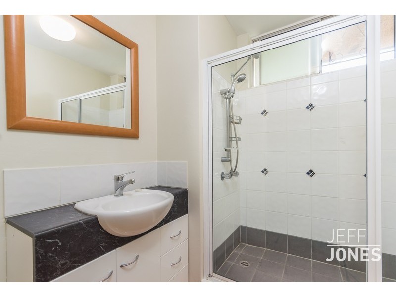 2/22 Raby Road, Coorparoo QLD 4151