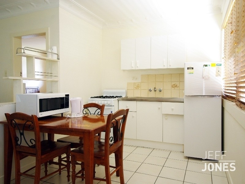 8/243 Old Cleveland Road, Coorparoo QLD 4151