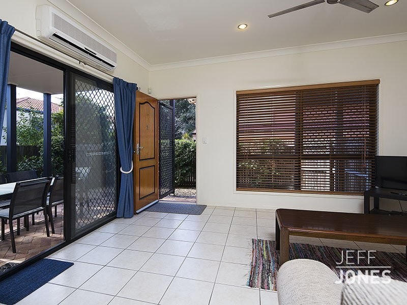2/33 Pembroke Street, Carina QLD 4152