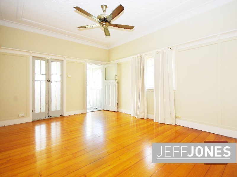 25 Thomas Street, Greenslopes QLD 4120