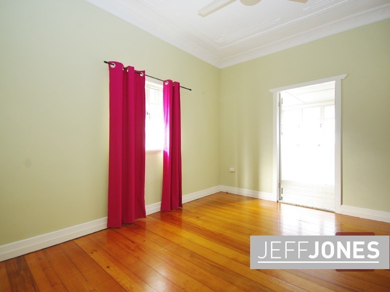 25 Thomas Street, Greenslopes QLD 4120