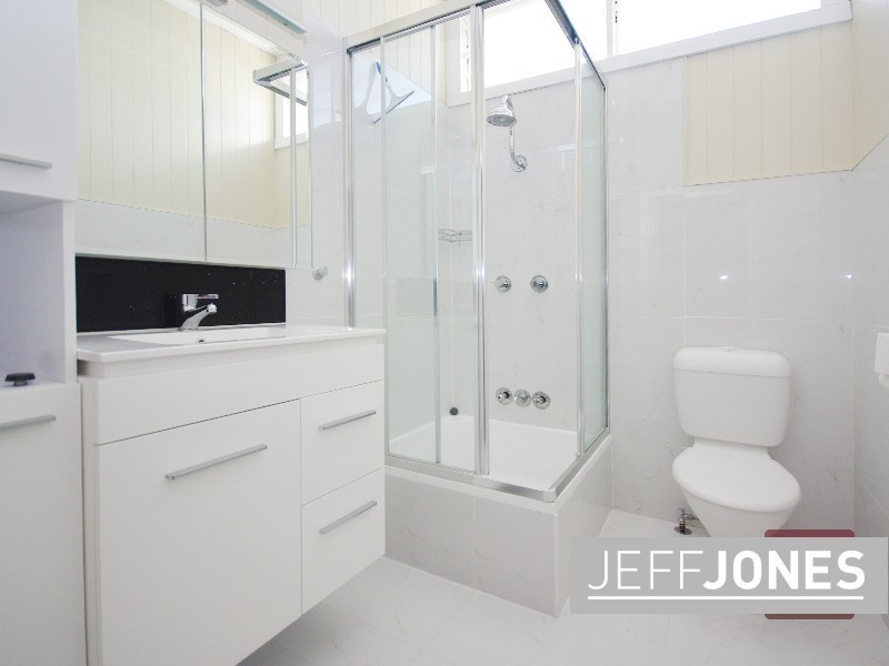 25 Thomas Street, Greenslopes QLD 4120