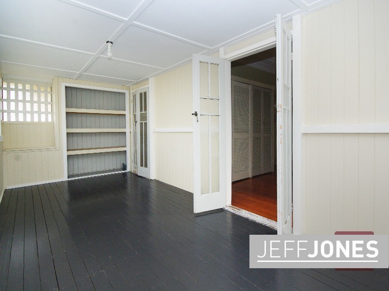 25 Thomas Street, Greenslopes QLD 4120