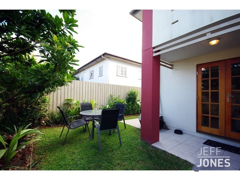 1/106 Juliette Street, Greenslopes QLD 4120