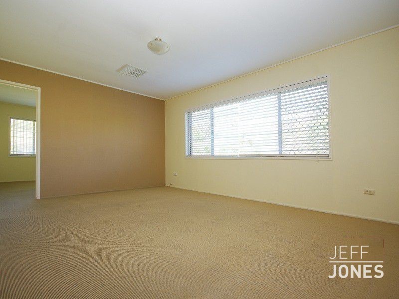 1/2 Bankside Street, Nathan QLD 4111