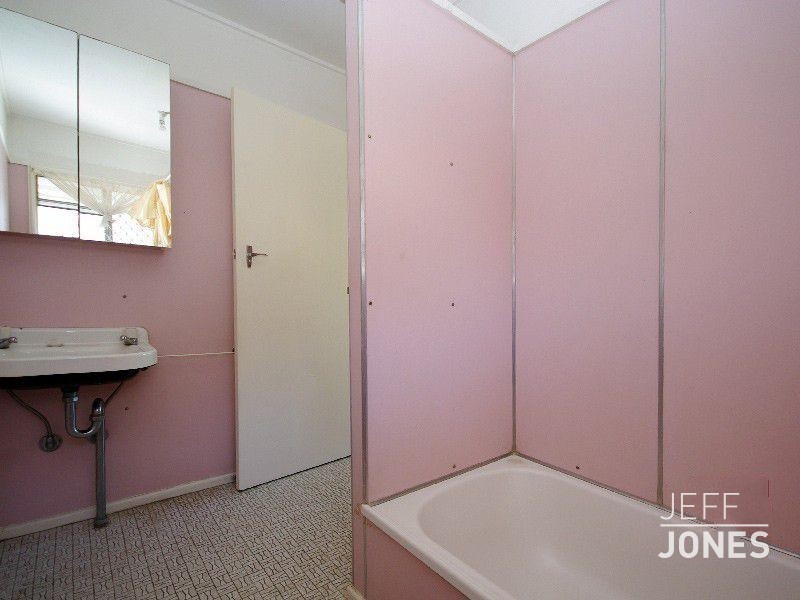 1/2 Bankside Street, Nathan QLD 4111