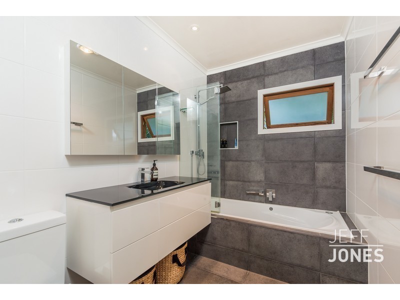 5 Long Street, Camp Hill QLD 4152