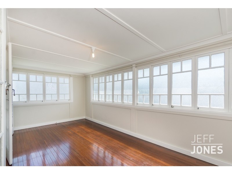 16 Logan Street, Greenslopes QLD 4120