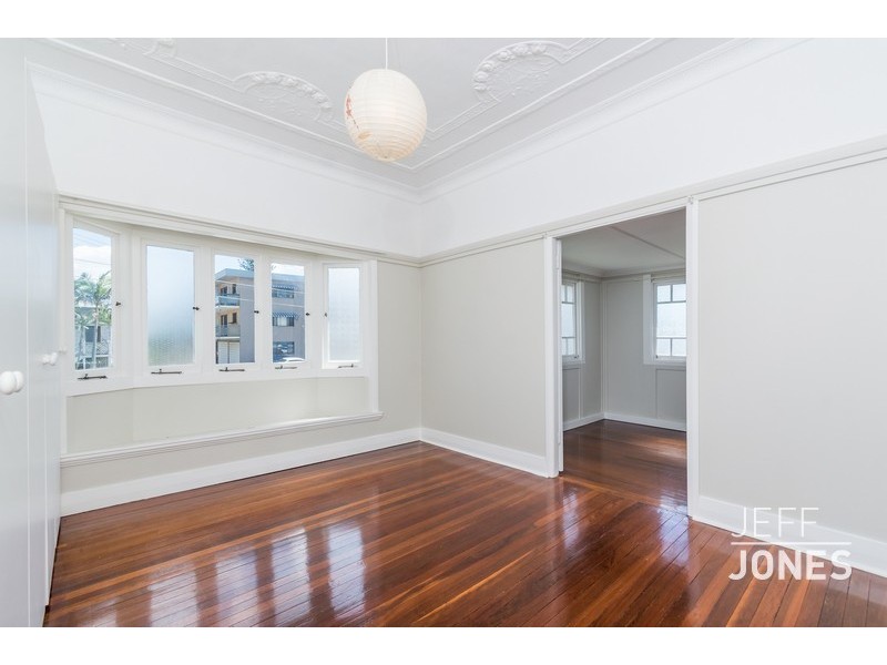 16 Logan Street, Greenslopes QLD 4120