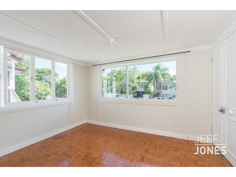 16 Logan Street, Greenslopes QLD 4120