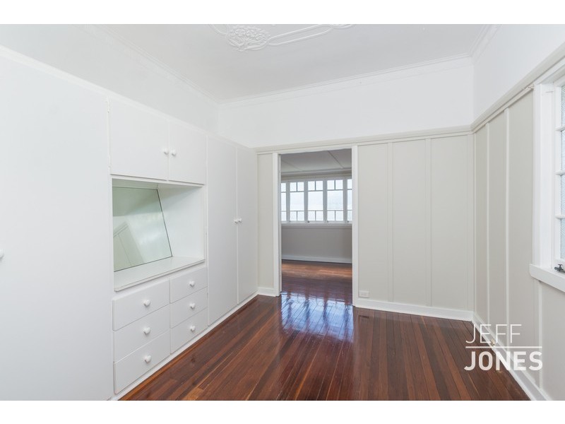 16 Logan Street, Greenslopes QLD 4120