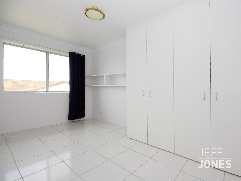 10/8 Regina Street, Greenslopes QLD 4120