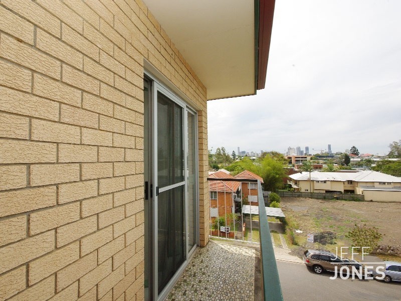 10/8 Regina Street, Greenslopes QLD 4120