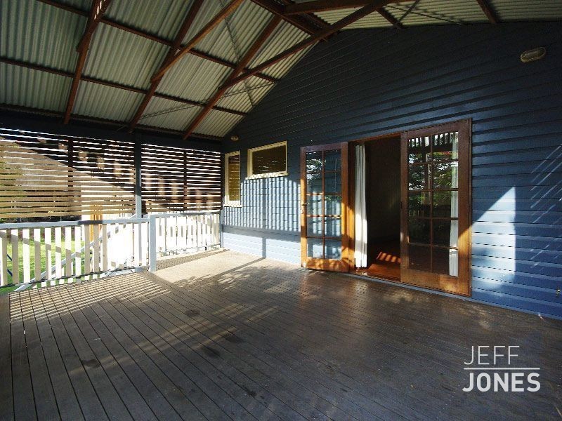 21 Thomas Street, Greenslopes QLD 4120