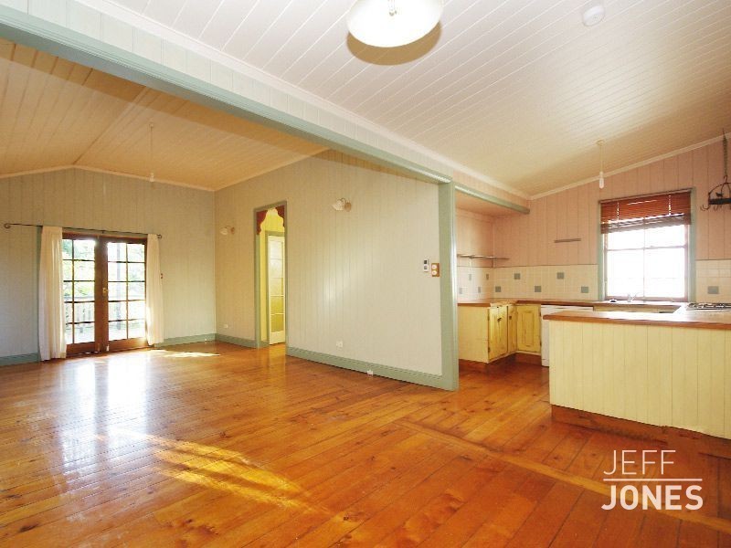 21 Thomas Street, Greenslopes QLD 4120