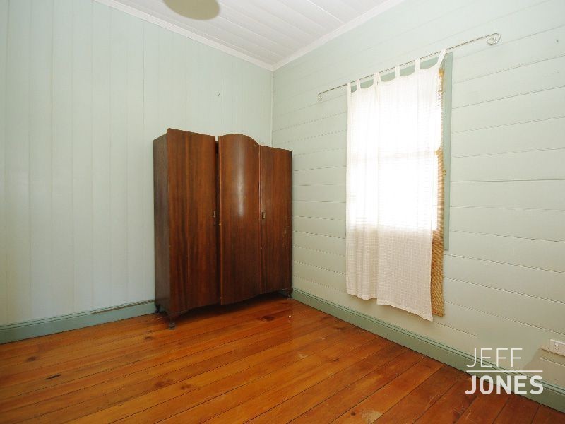 21 Thomas Street, Greenslopes QLD 4120