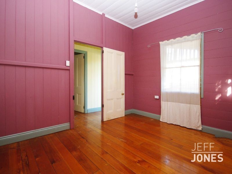 21 Thomas Street, Greenslopes QLD 4120