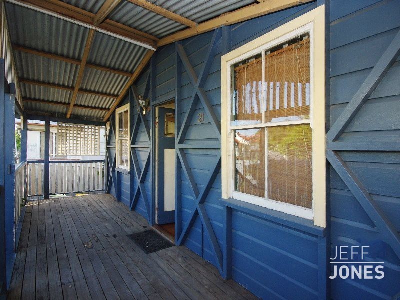 21 Thomas Street, Greenslopes QLD 4120